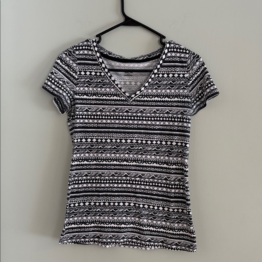 Mossimo Supply Black White Pattern Geometric Tee T-Shirt Top Women’s Size XS